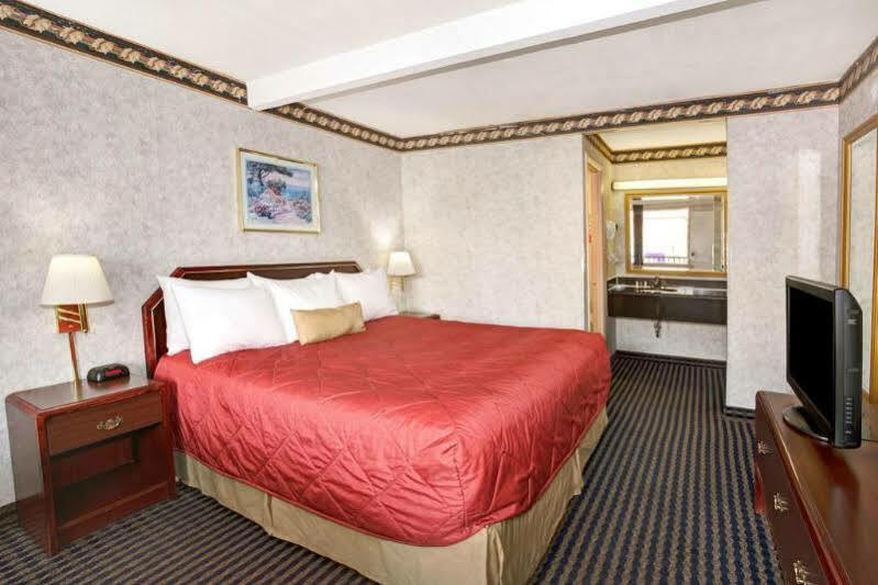 Ramada Limited Cockeysville Exterior photo